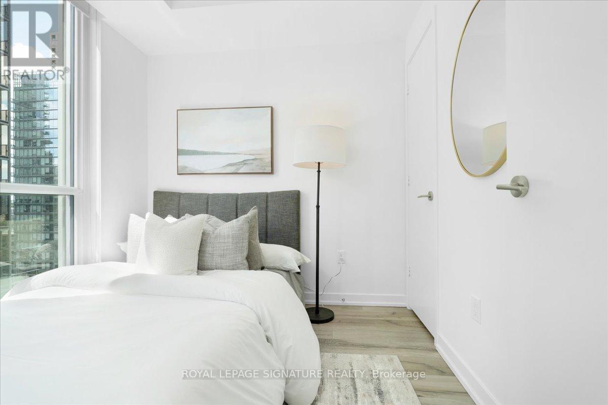 Photo 11 of 1402 1 Yorkville Avenue, Toronto ON