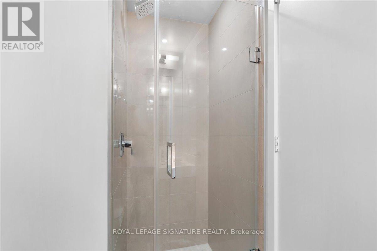 Photo 15 of 1402 1 Yorkville Avenue, Toronto ON