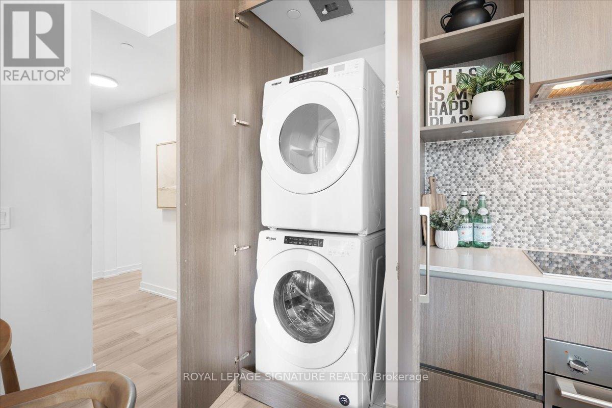 Photo 5 of 1402 1 Yorkville Avenue, Toronto ON
