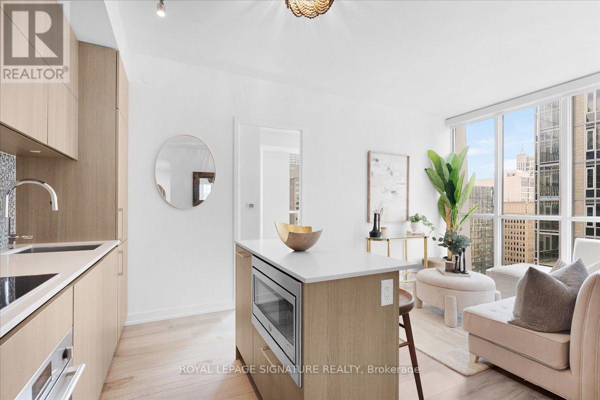 Photo 19 of 1402 1 Yorkville Avenue, Toronto ON
