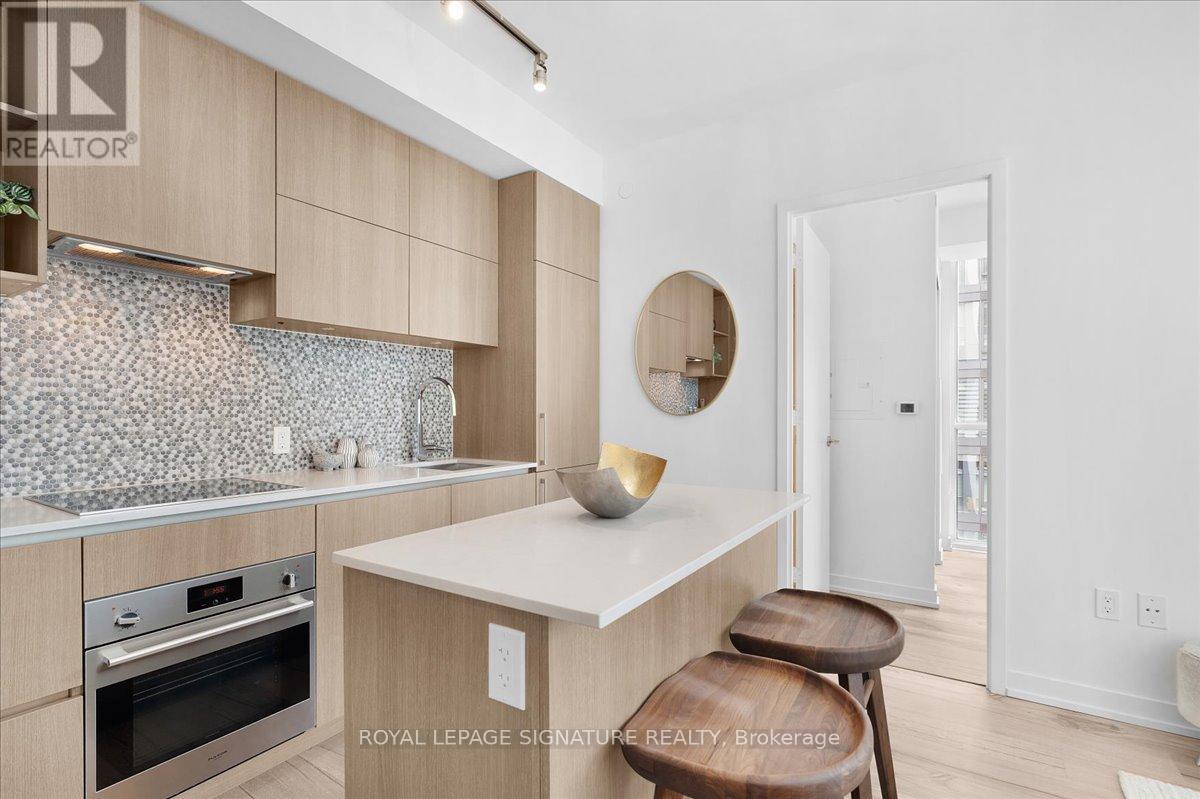 Photo 1 of 1402 1 Yorkville Avenue, Toronto ON
