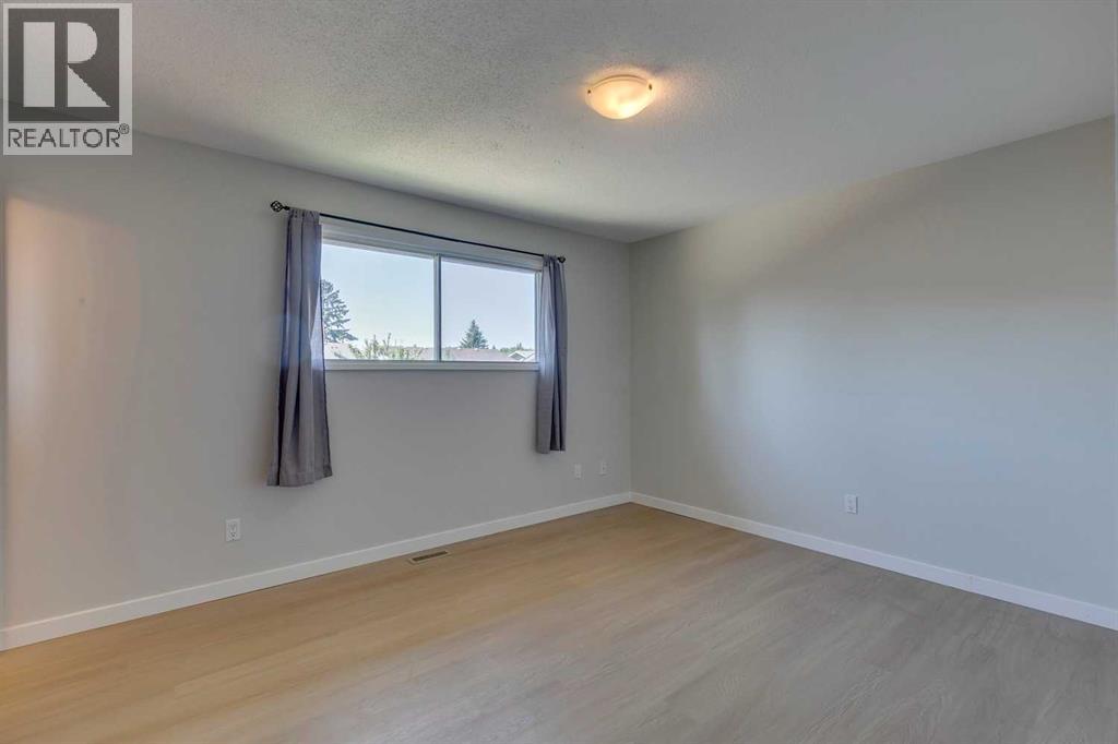 2823 Dover Ridge Drive SE, Calgary, Alberta