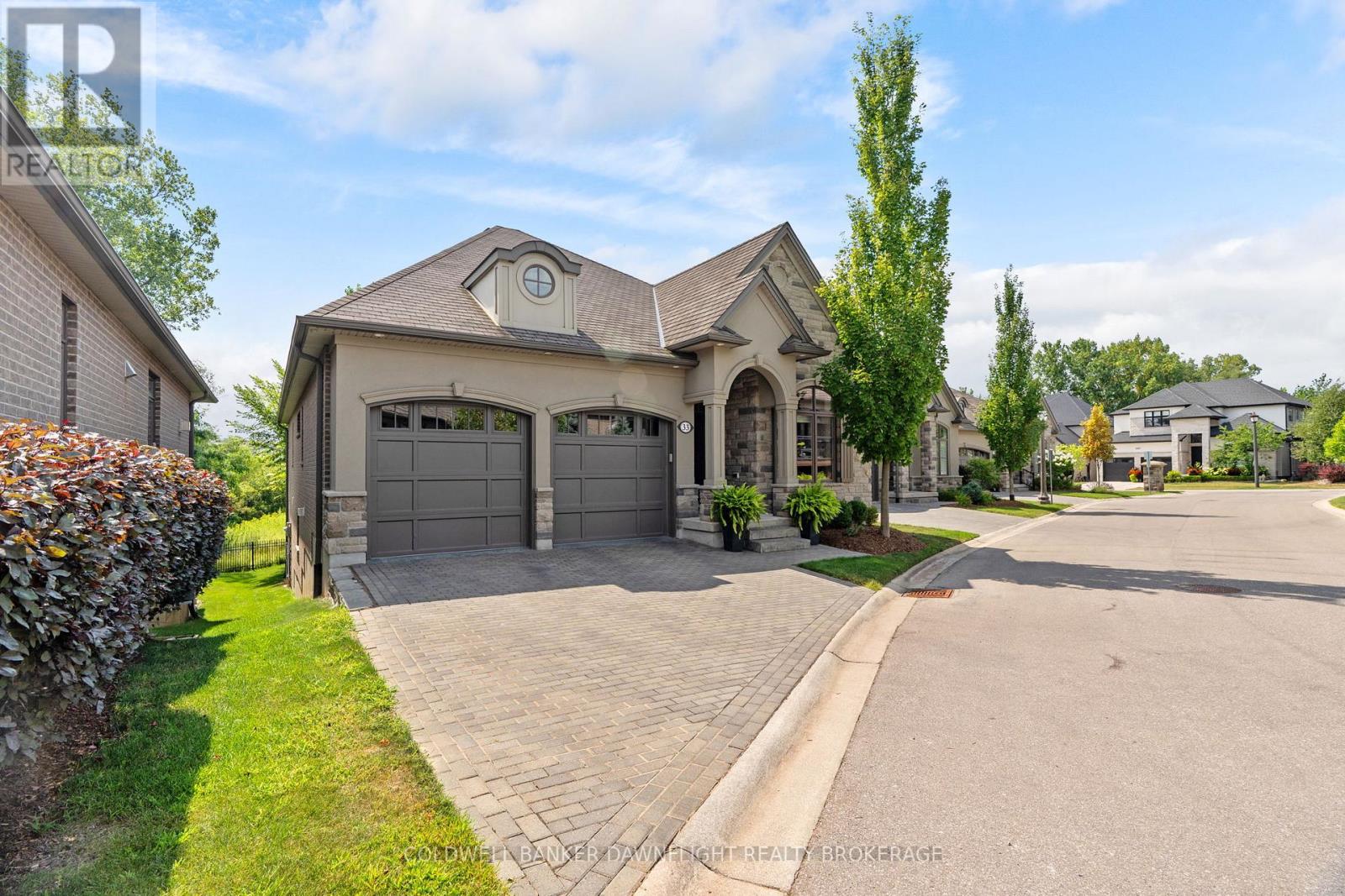 Photo 2 of 33 2290 Torrey Pines Way, London North ON