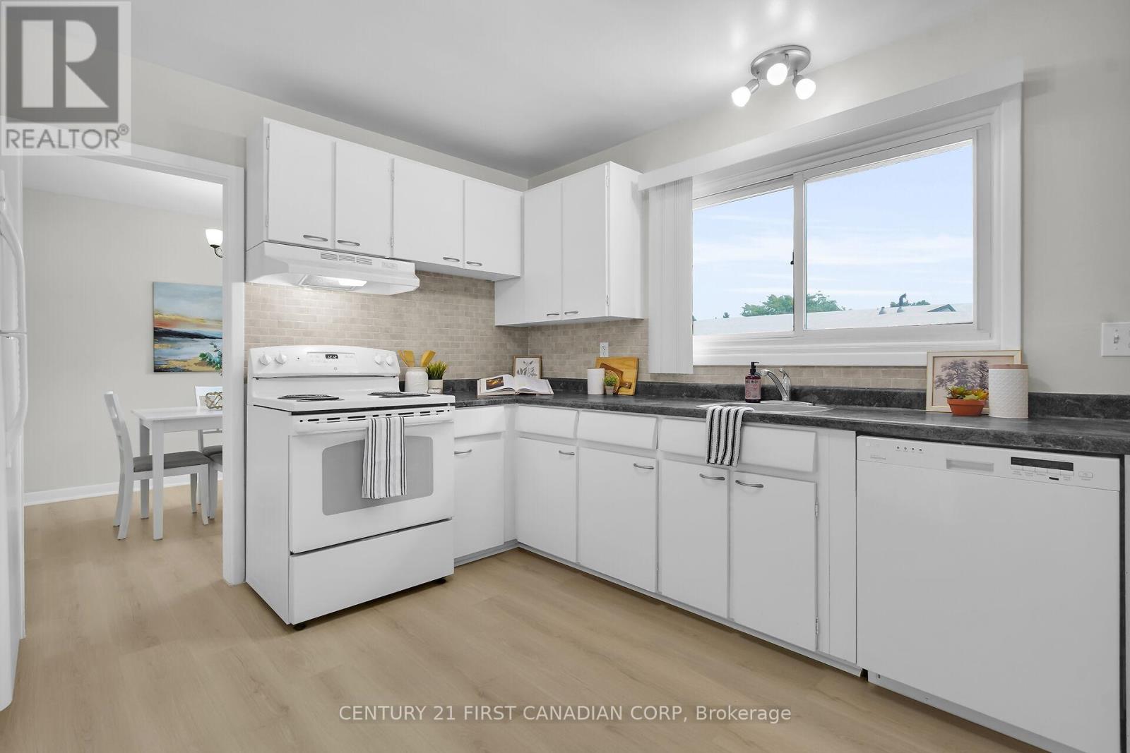 Photo 15 of 10 Frontenac Road, London South ON