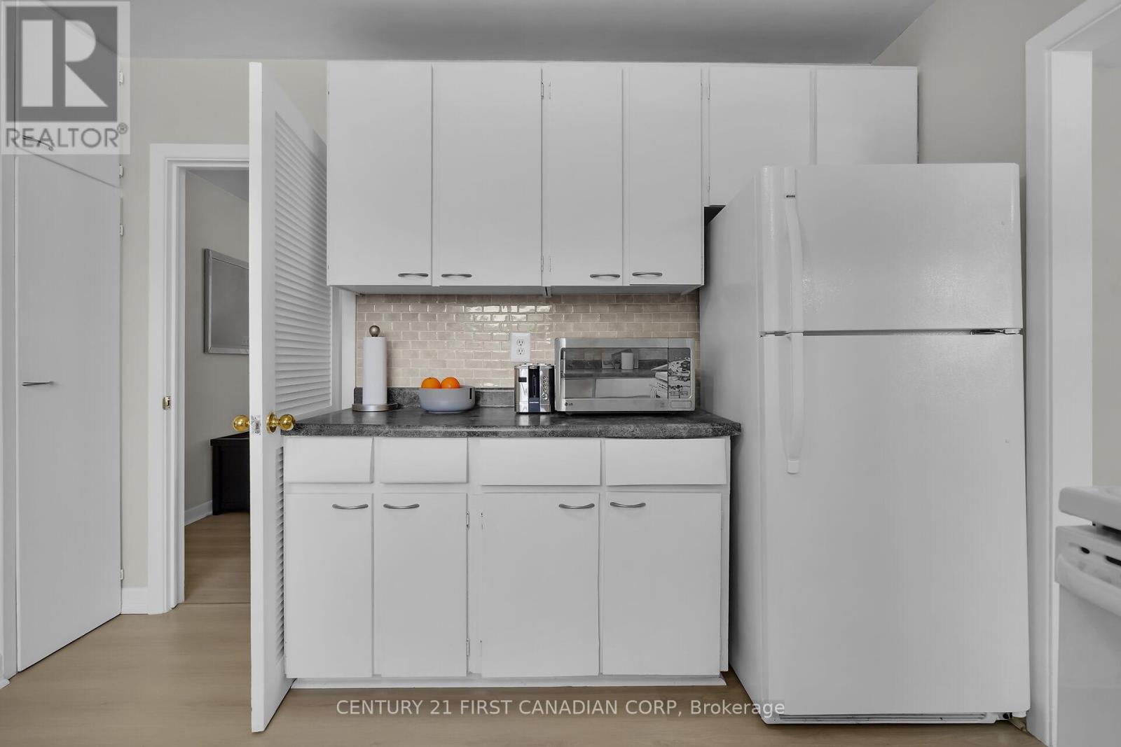 Photo 18 of 10 Frontenac Road, London South ON