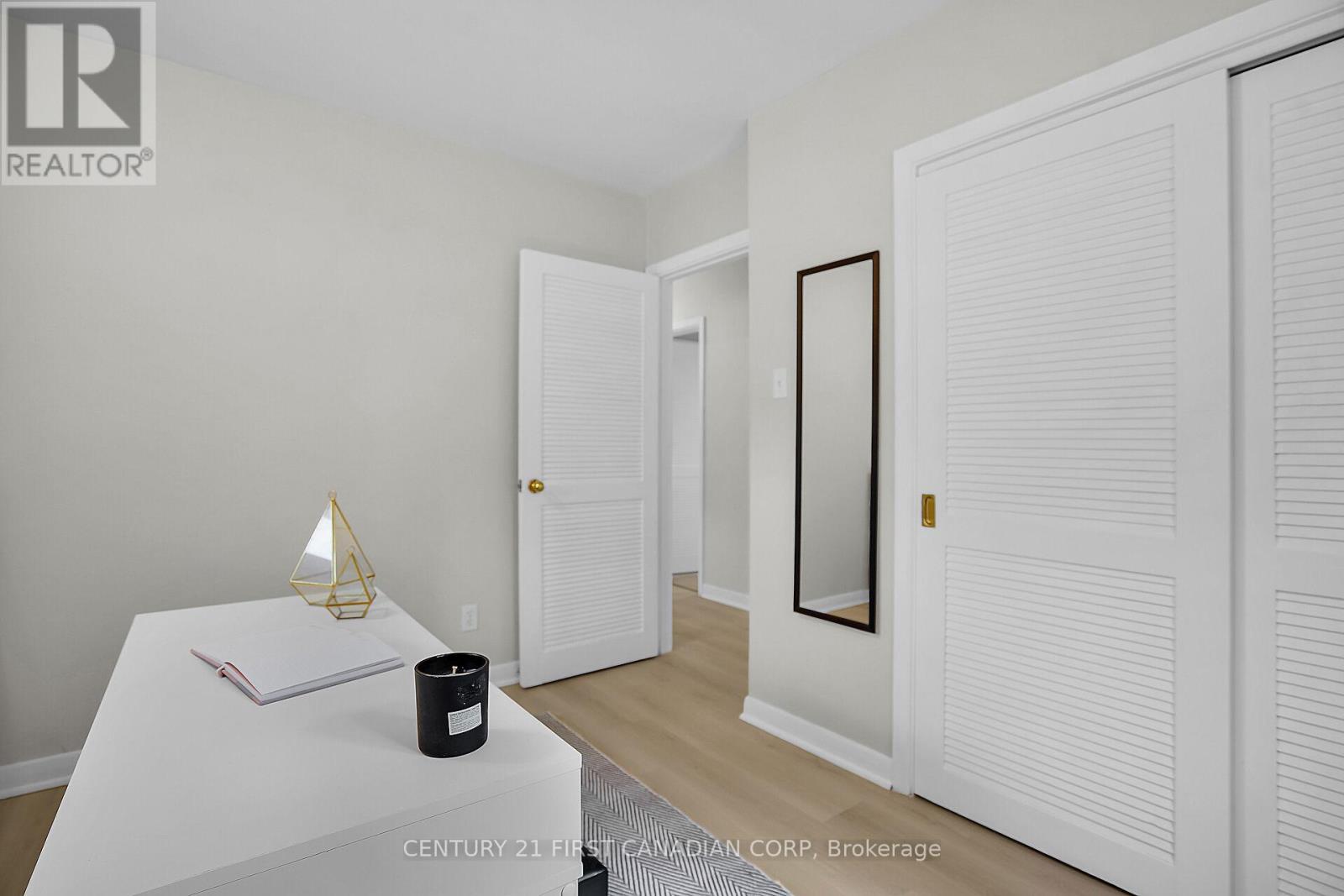 Photo 23 of 10 Frontenac Road, London South ON