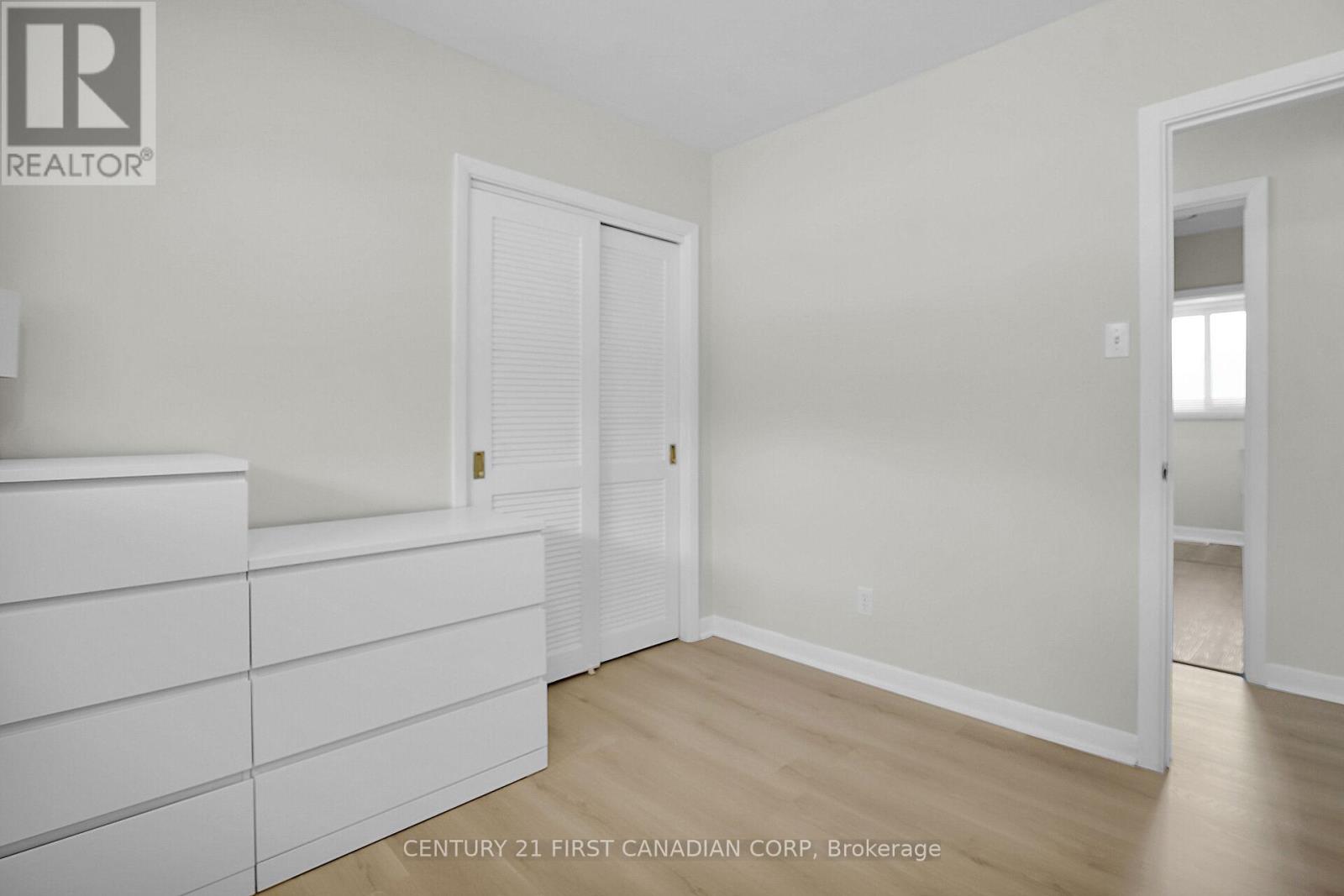 Photo 25 of 10 Frontenac Road, London South ON