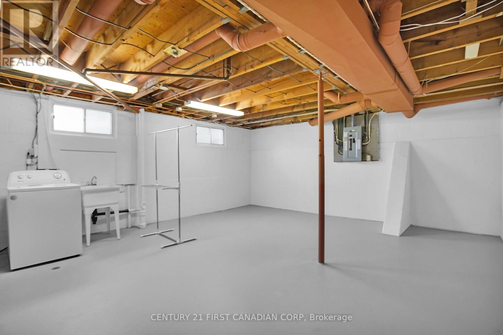 Photo 27 of 10 Frontenac Road, London South ON