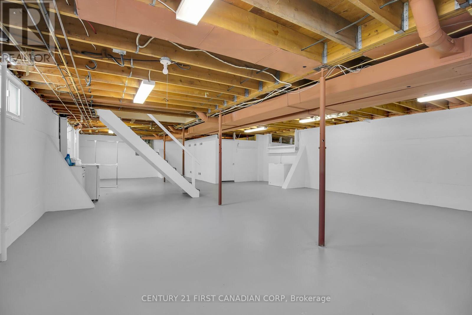 Photo 30 of 10 Frontenac Road, London South ON