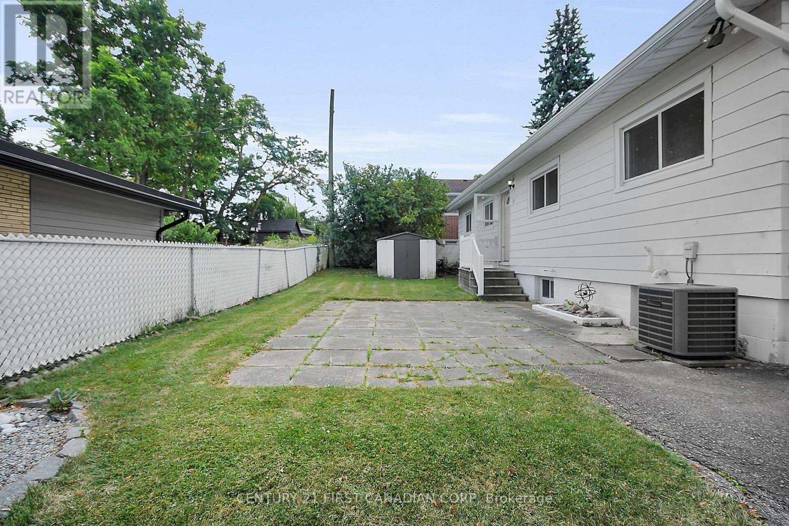Photo 32 of 10 Frontenac Road, London South ON