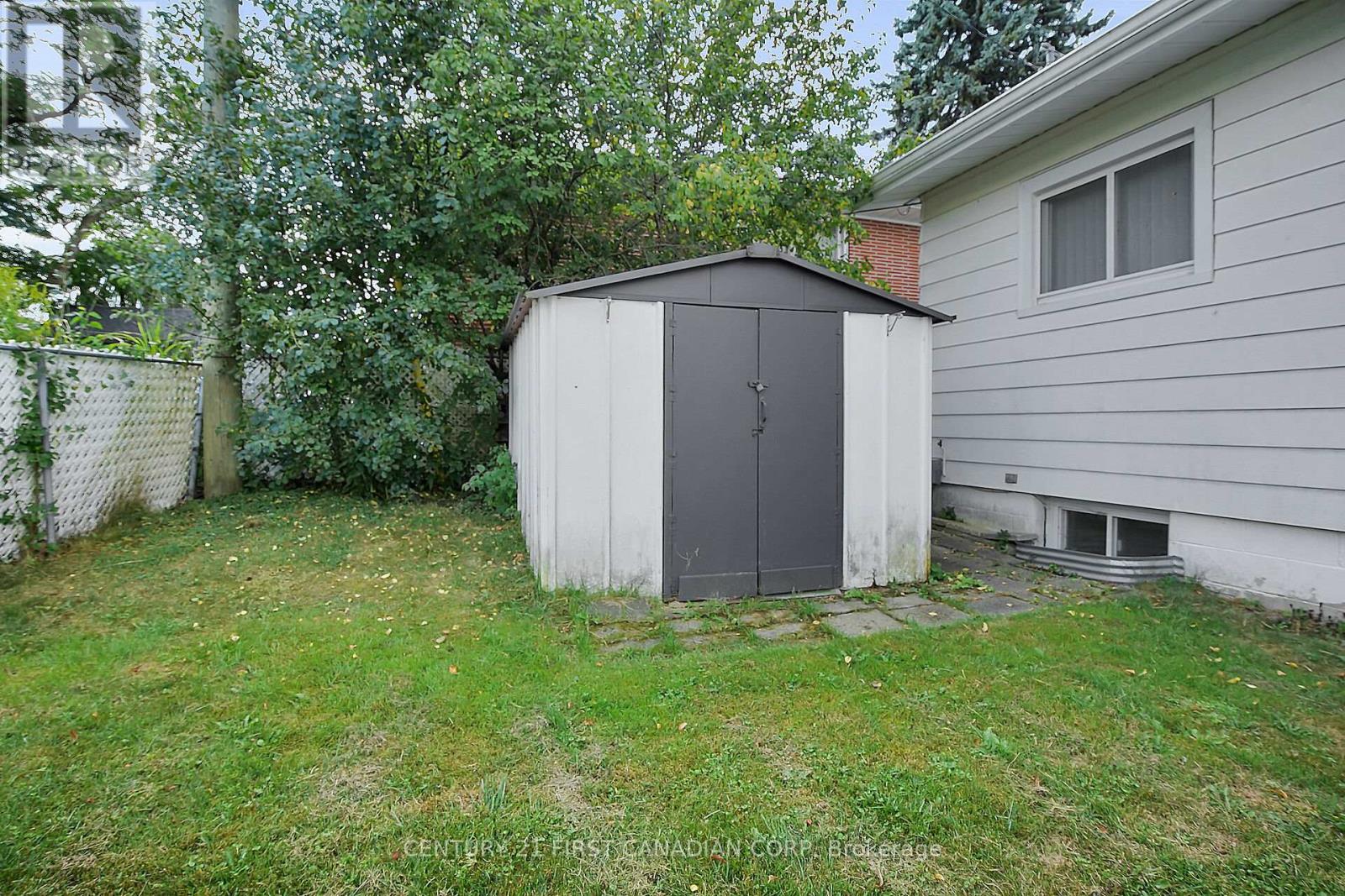 Photo 33 of 10 Frontenac Road, London South ON