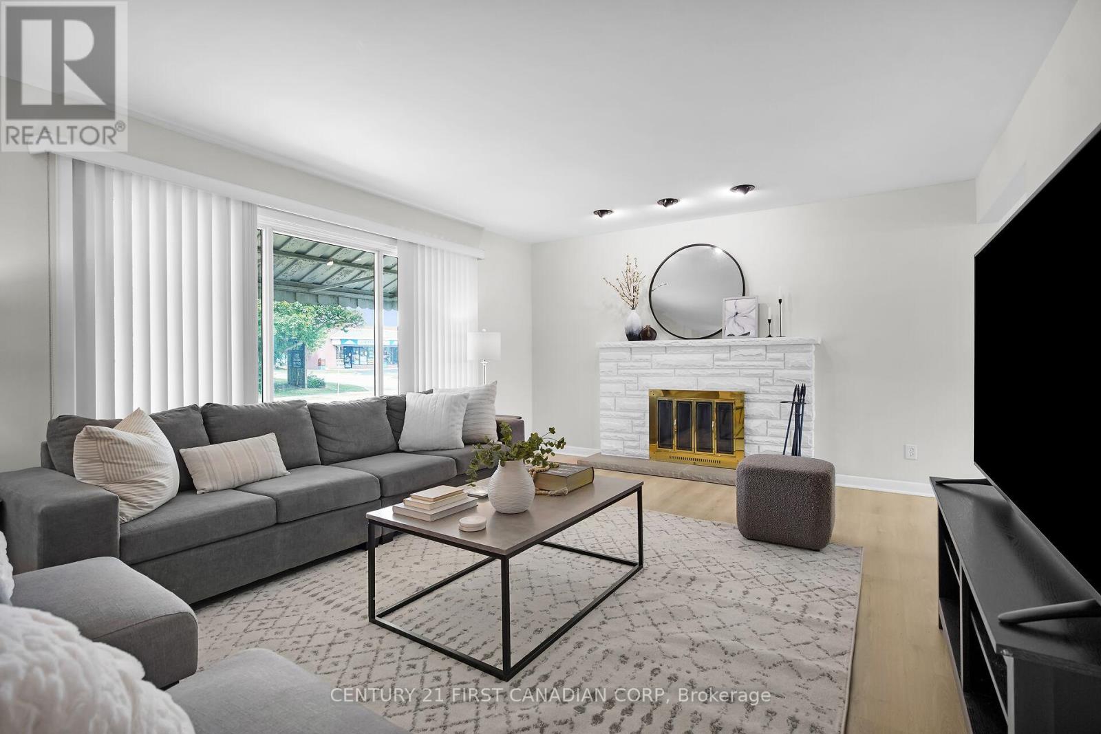 Photo 8 of 10 Frontenac Road, London South ON