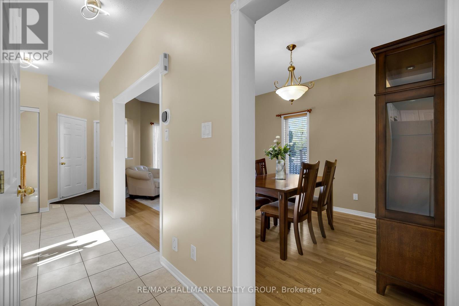 Photo 10 of 1087 Rocky Harbour Crescent, Ottawa ON