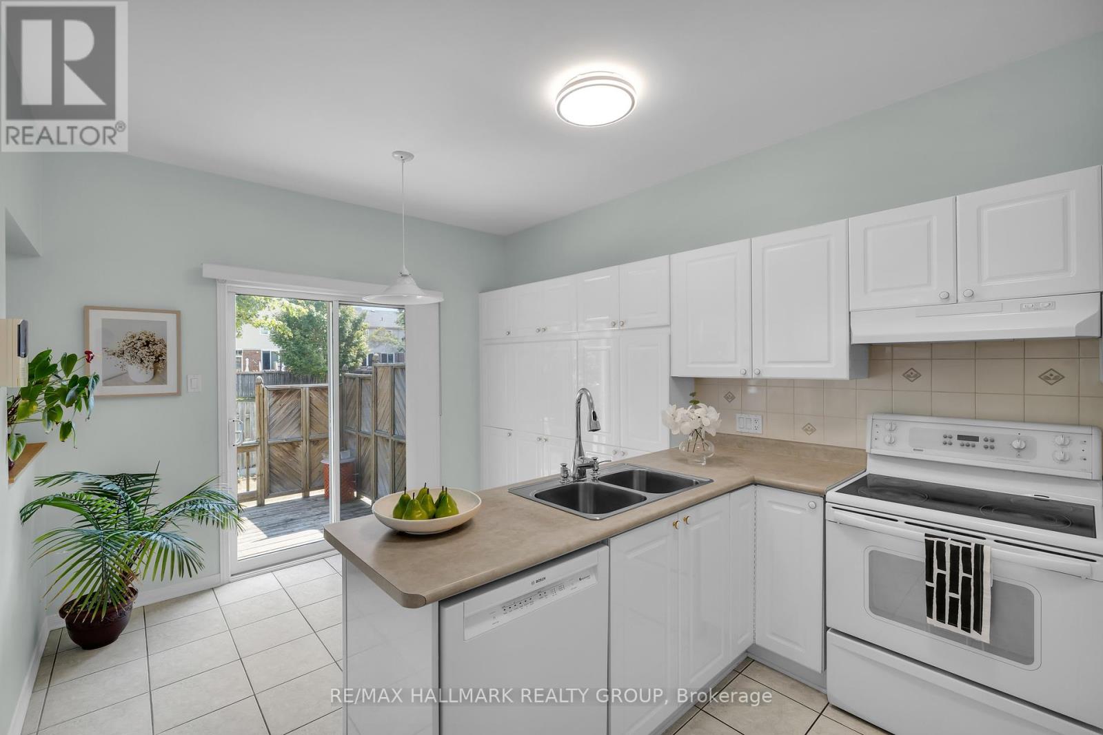 Photo 11 of 1087 Rocky Harbour Crescent, Ottawa ON