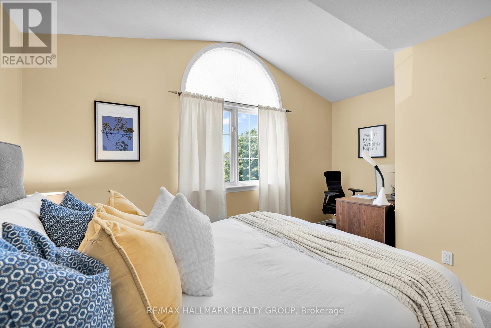 Photo 33 of 1087 Rocky Harbour Crescent, Ottawa ON