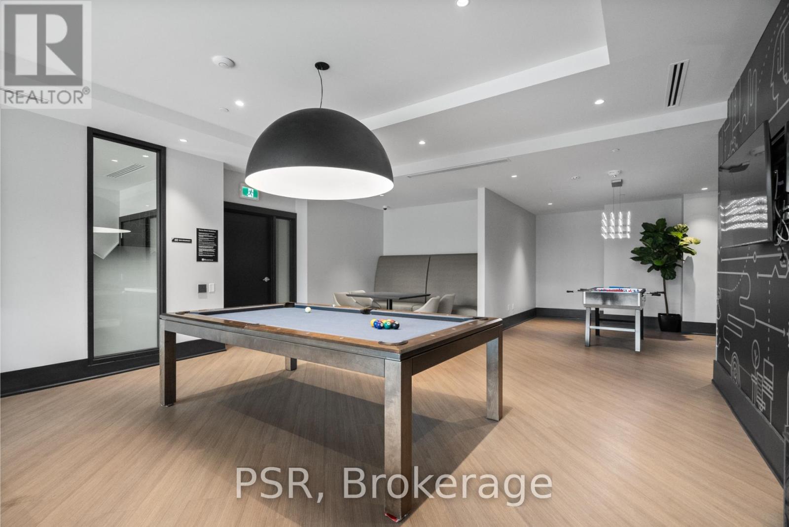 Photo 24 of 1002 200 Deerfield Road, Newmarket ON
