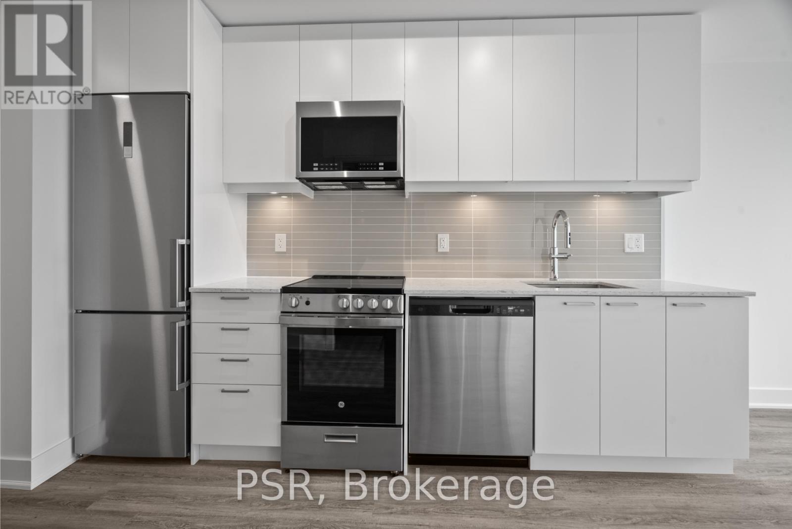 Photo 14 of 1002 200 Deerfield Road, Newmarket ON