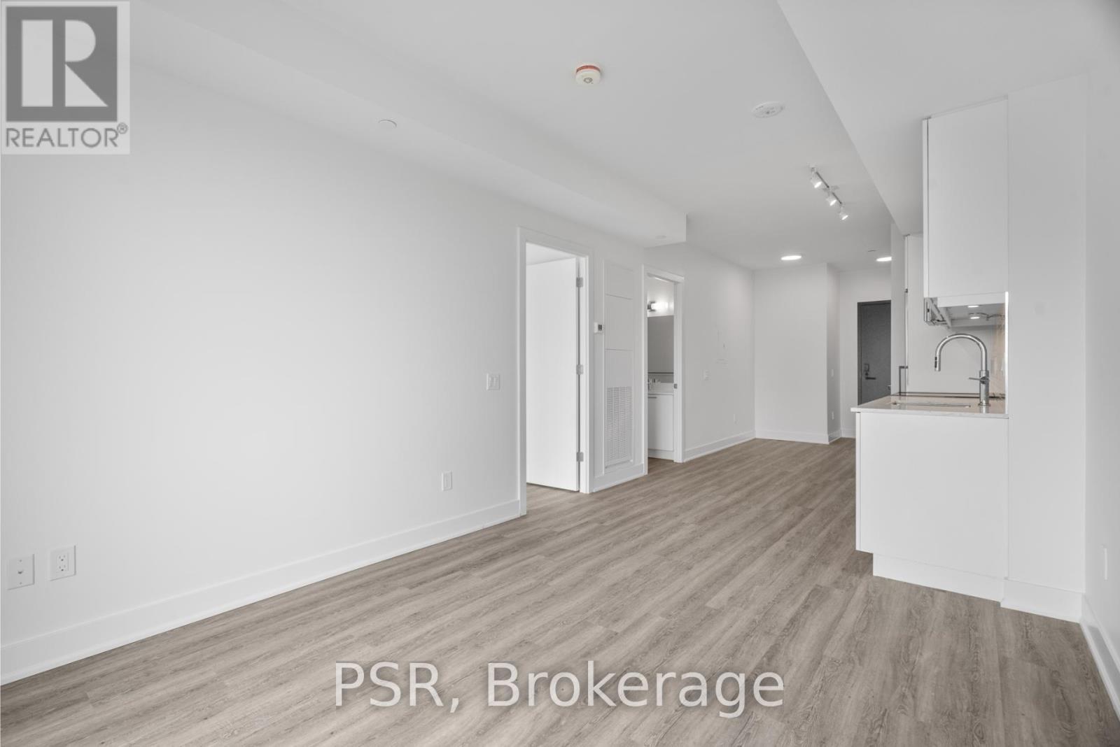 Photo 1 of 1002 200 Deerfield Road, Newmarket ON