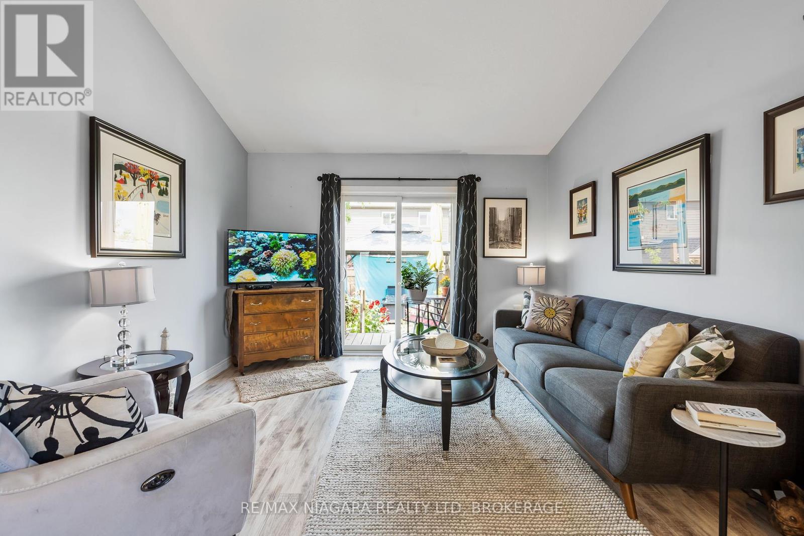 Photo 13 of 149 Roselawn Crescent, Welland ON