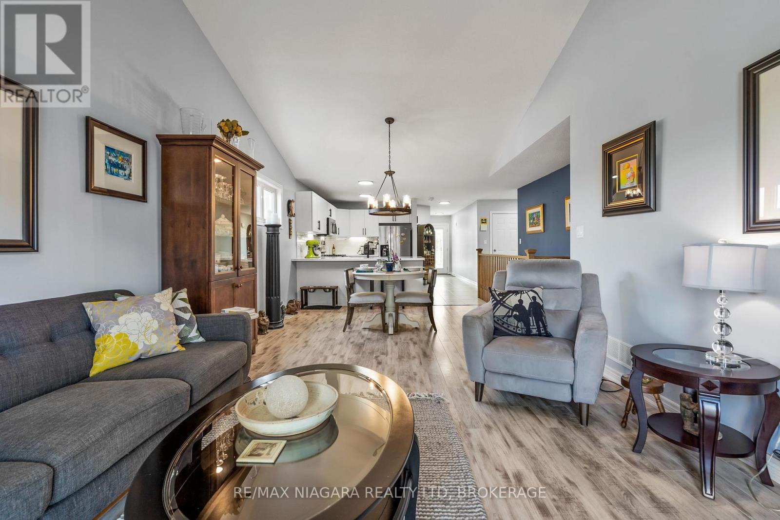 Photo 20 of 149 Roselawn Crescent, Welland ON