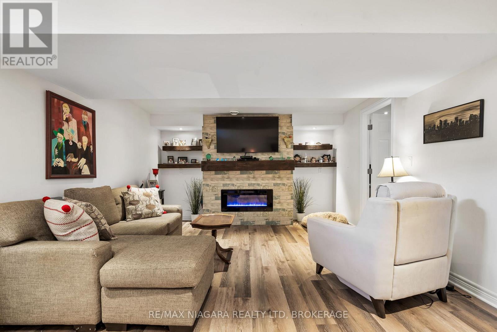 Photo 4 of 149 Roselawn Crescent, Welland ON