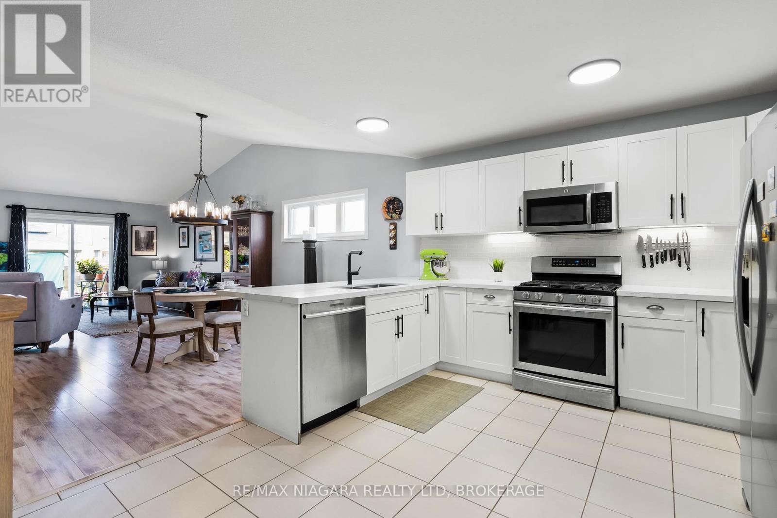 Photo 18 of 149 Roselawn Crescent, Welland ON