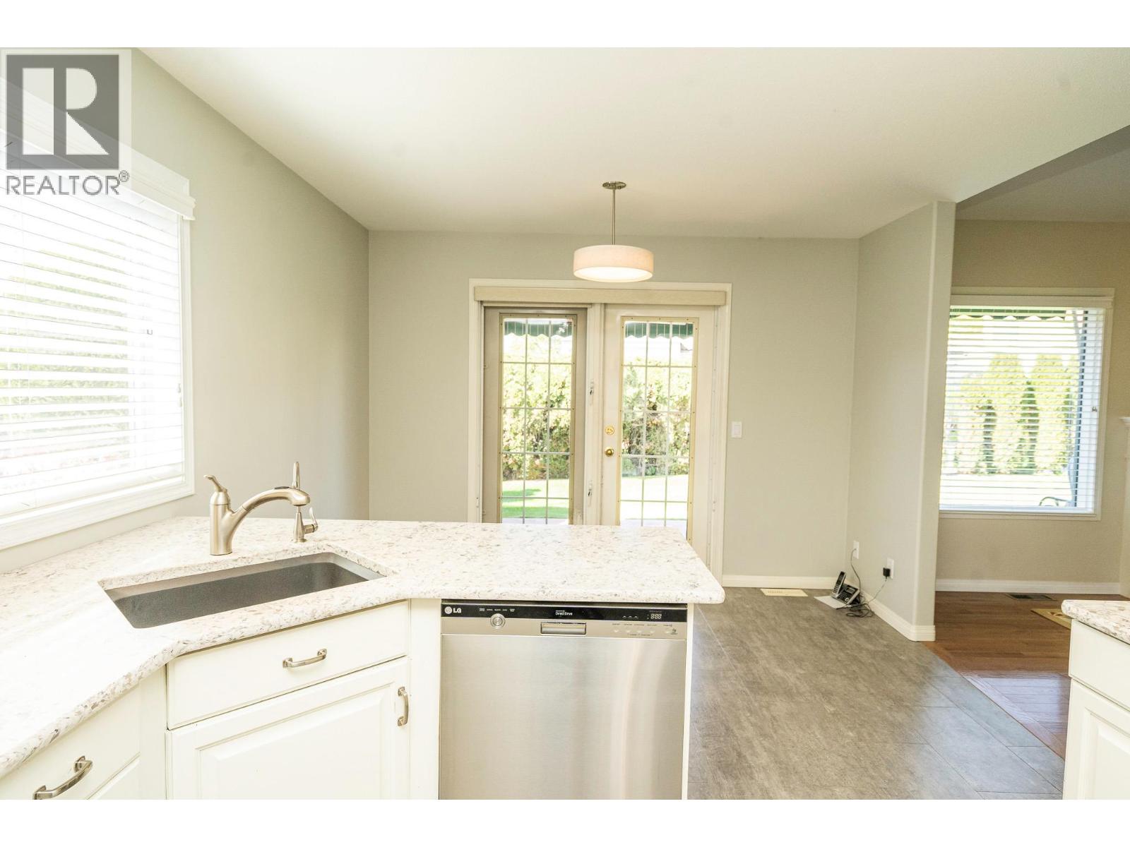201 650 Lexington Drive, Kelowna