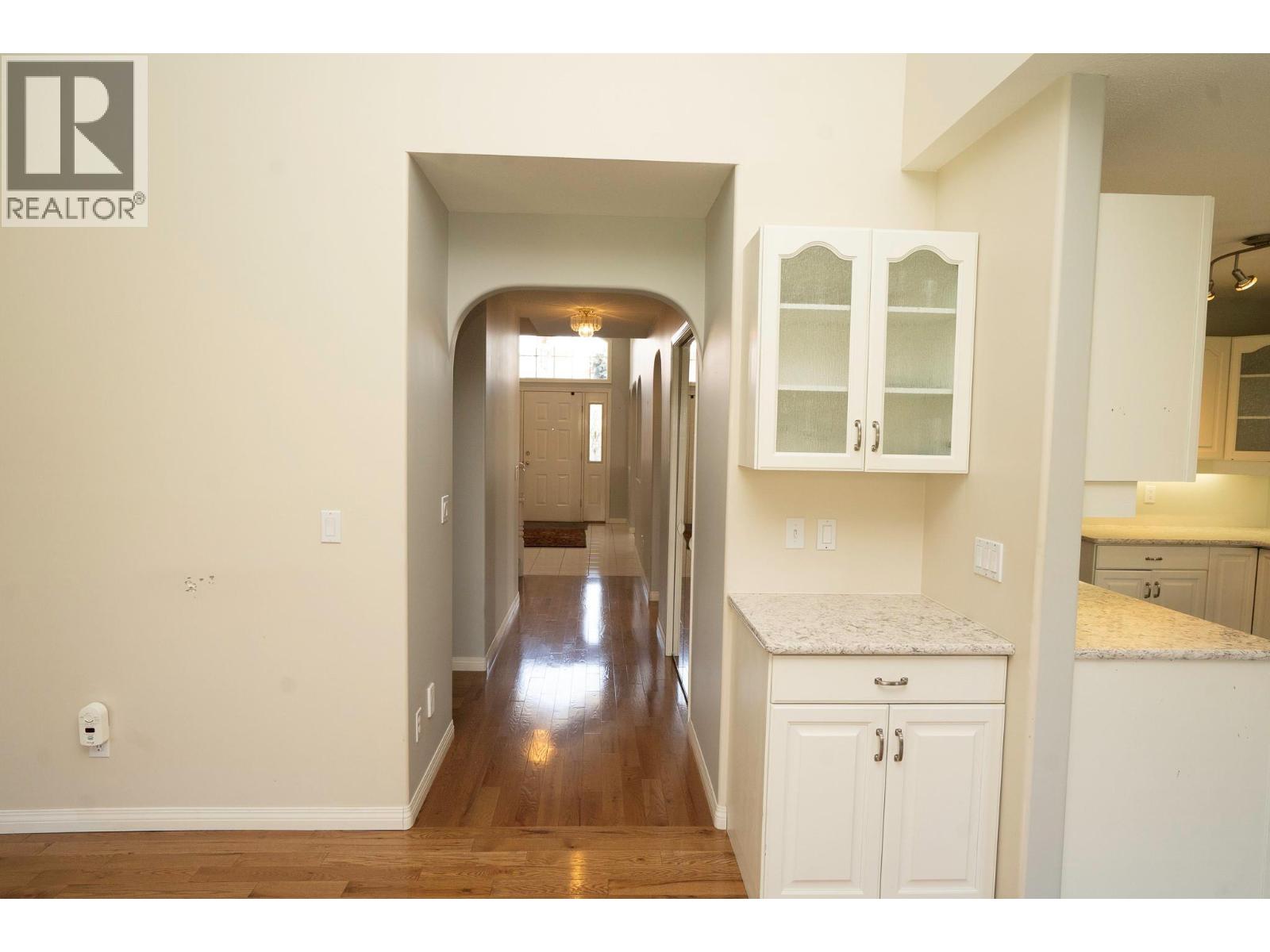 201 650 Lexington Drive, Kelowna