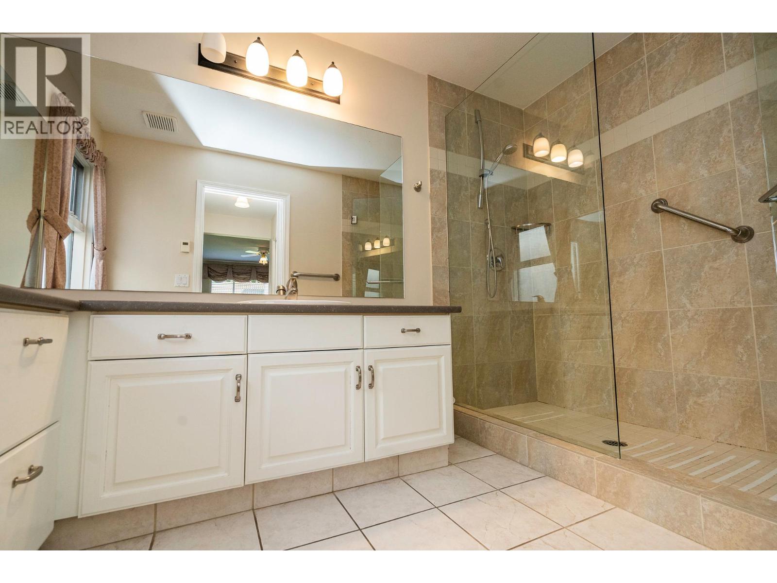 201 650 Lexington Drive, Kelowna