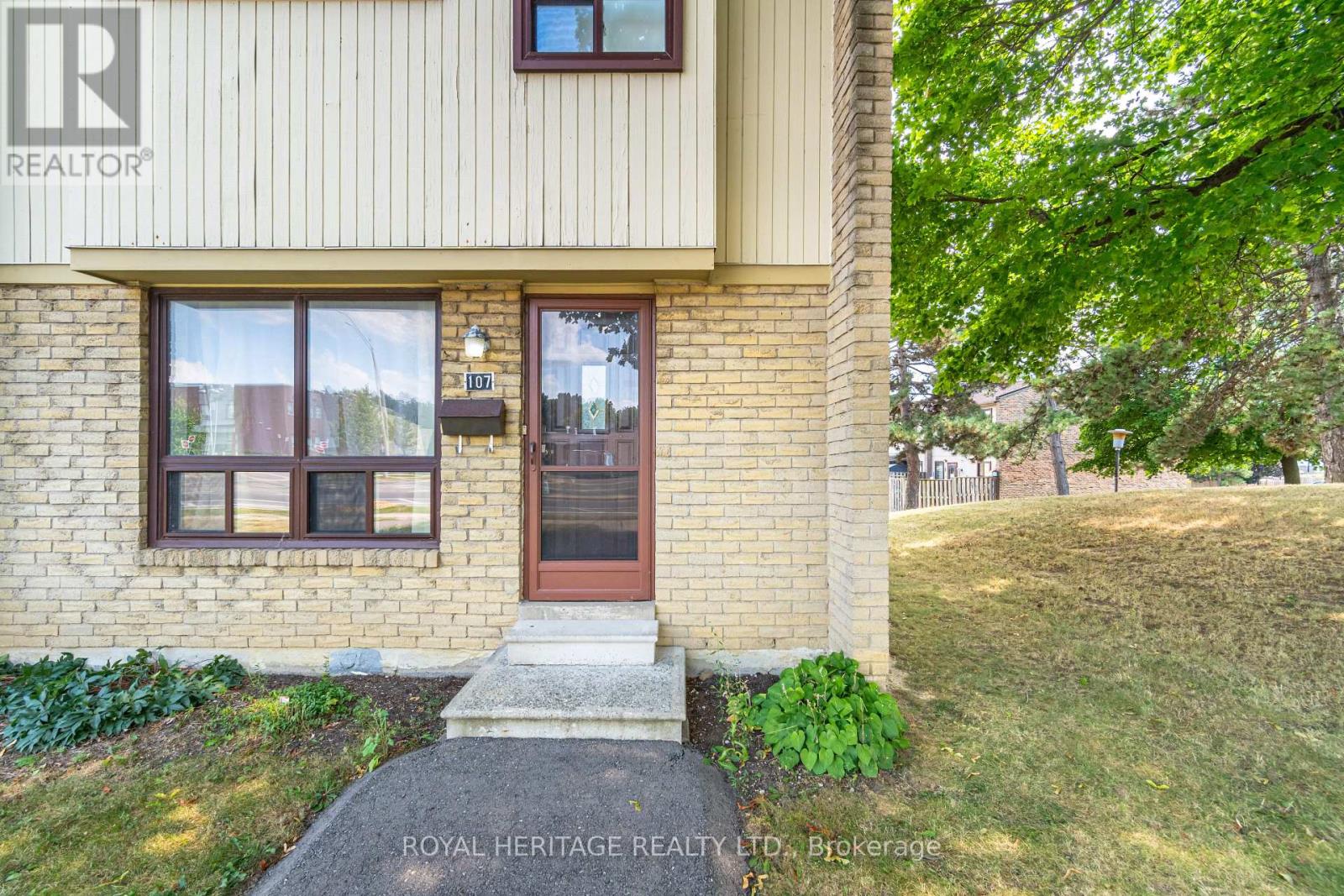 Photo 30 of 107 Guildford Crescent, Brampton ON