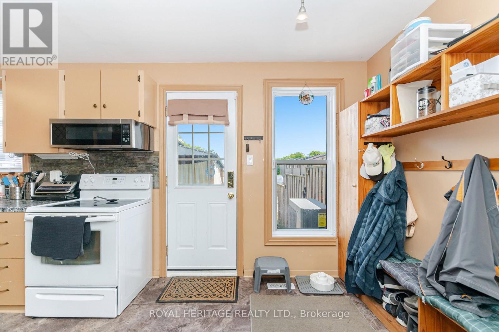 Photo 35 of 107 Guildford Crescent, Brampton ON