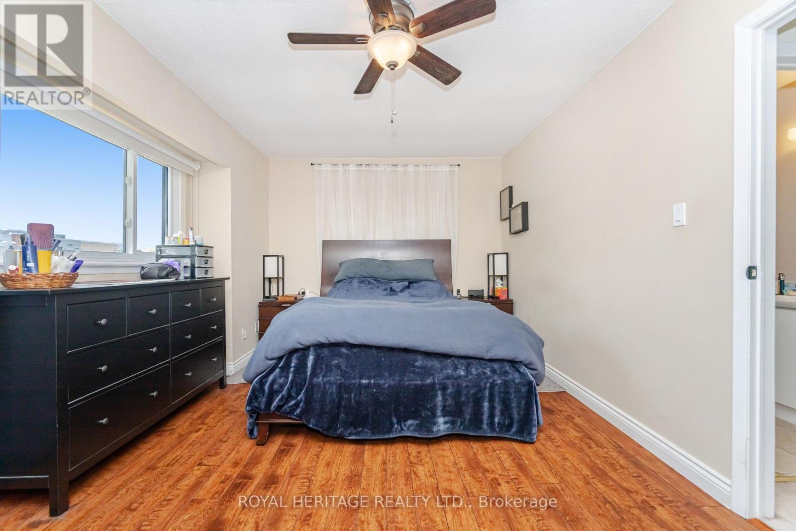 Photo 24 of 107 Guildford Crescent, Brampton ON