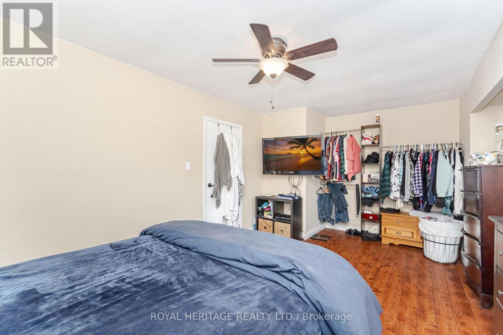 Photo 19 of 107 Guildford Crescent, Brampton ON