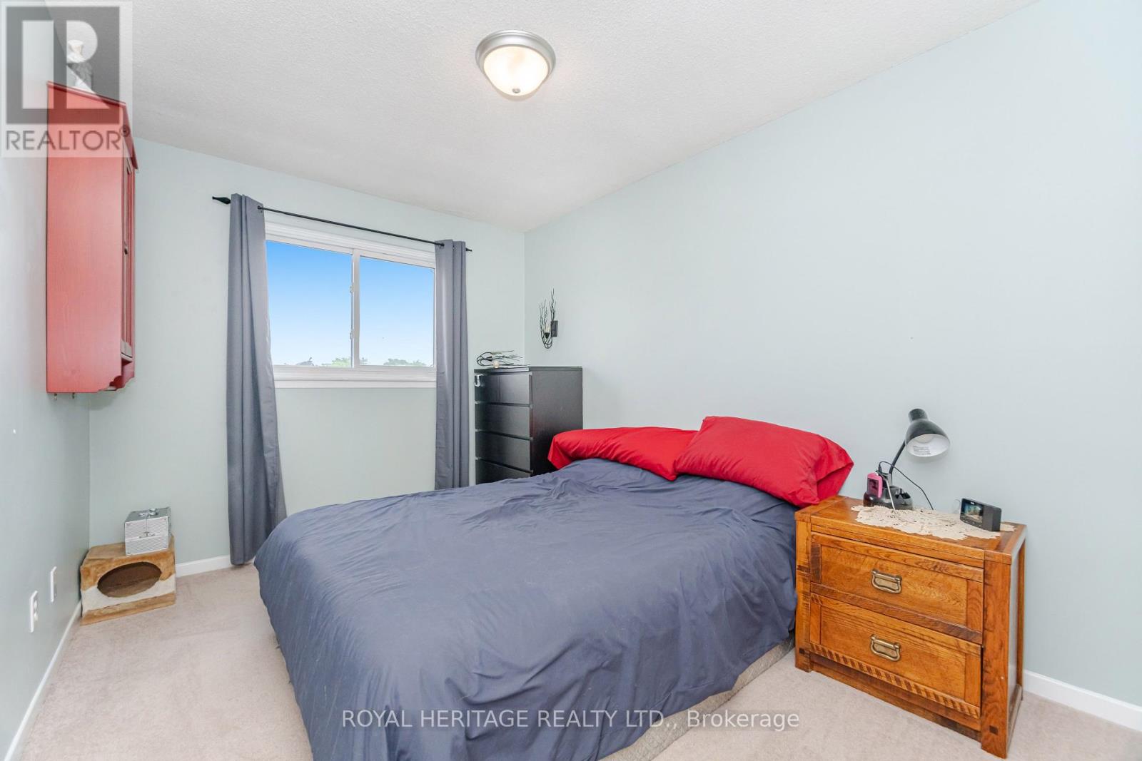 Photo 26 of 107 Guildford Crescent, Brampton ON