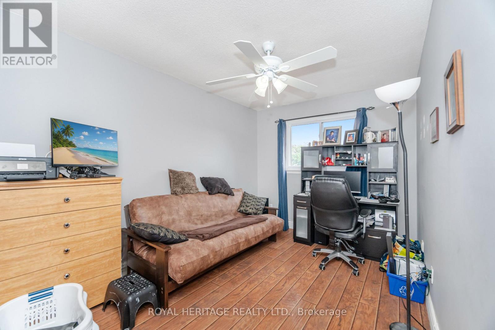 Photo 21 of 107 Guildford Crescent, Brampton ON
