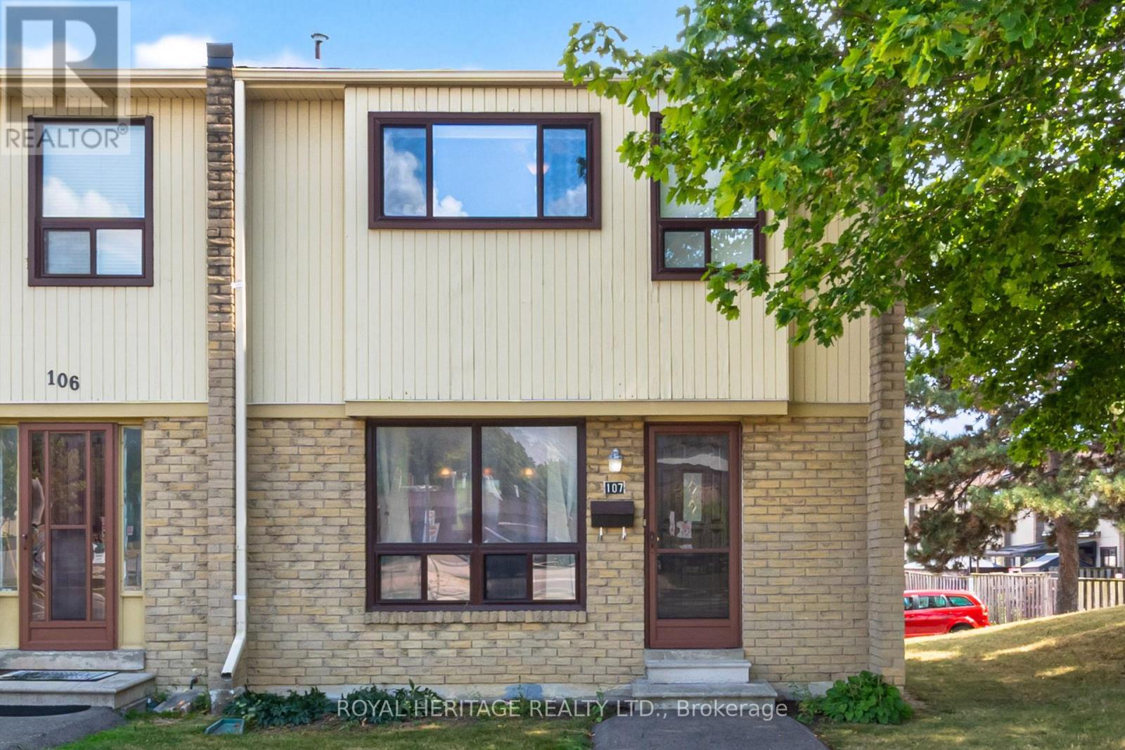 Photo 14 of 107 Guildford Crescent, Brampton ON