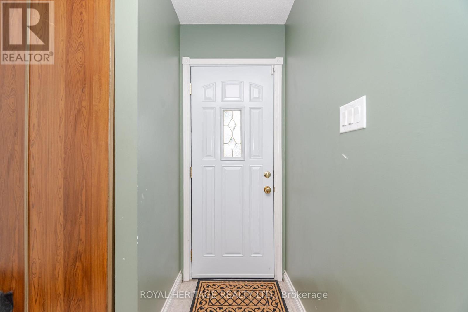 Photo 33 of 107 Guildford Crescent, Brampton ON
