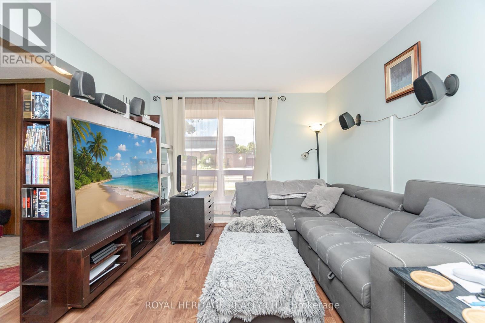 Photo 16 of 107 Guildford Crescent, Brampton ON