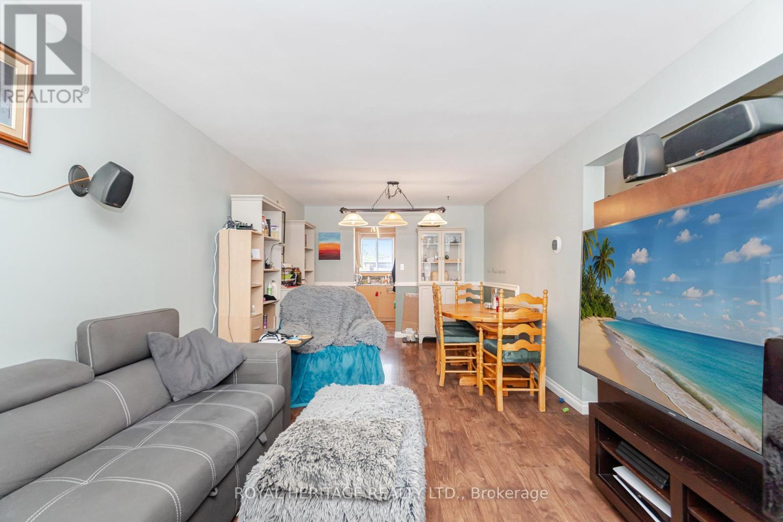 Photo 3 of 107 Guildford Crescent, Brampton ON