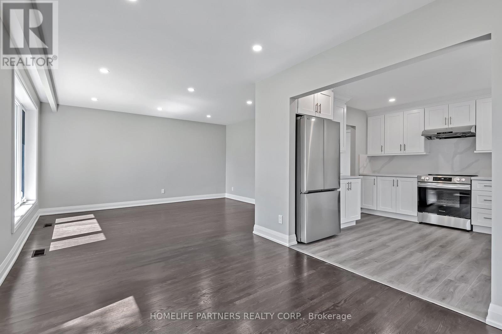 Photo 10 of 79 Strathavon Drive, Toronto ON