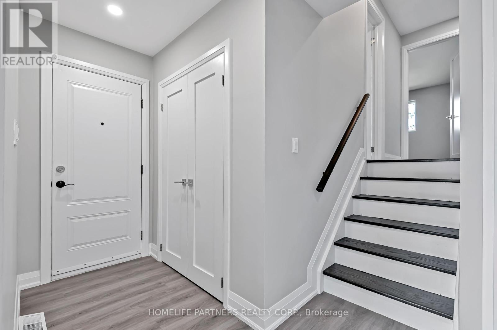 Photo 12 of 79 Strathavon Drive, Toronto ON