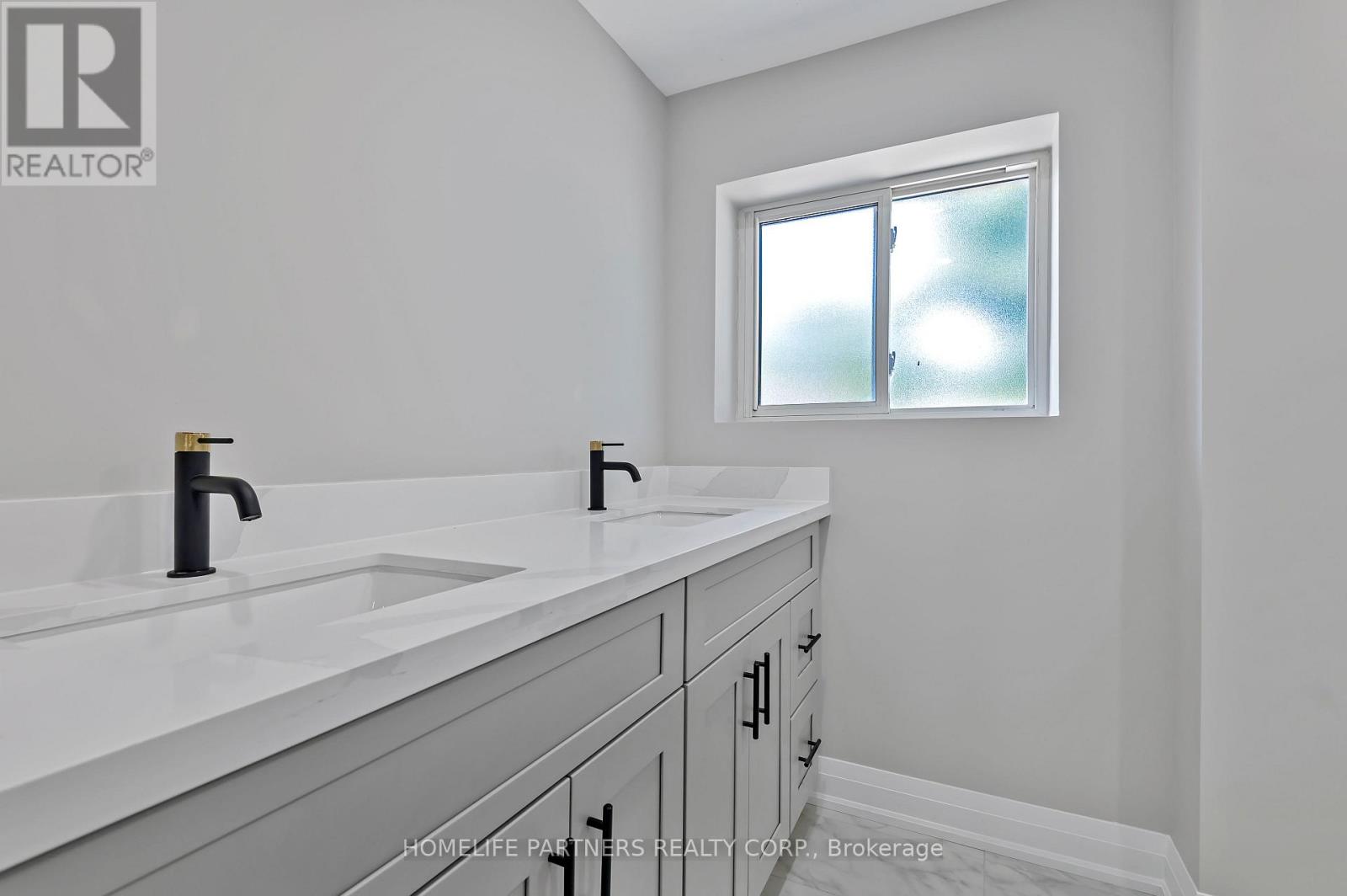 Photo 16 of 79 Strathavon Drive, Toronto ON