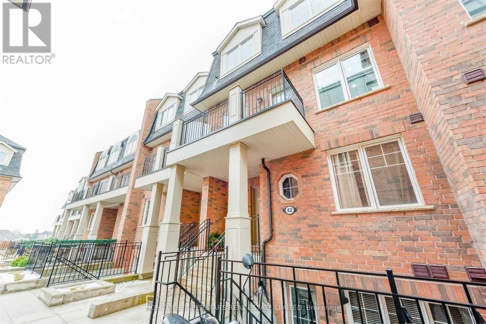 Photo 1 of 42 02 2420 Baronwood Drive, Oakville ON