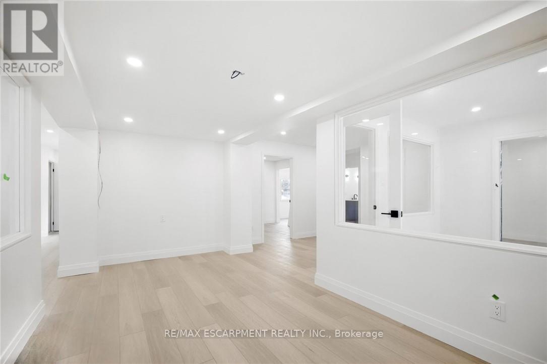 Photo 28 of 1583 Main Street E, Hamilton ON