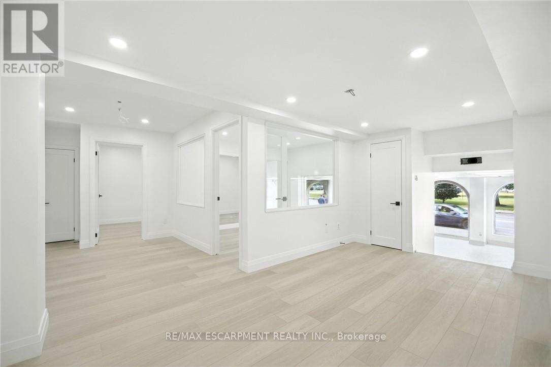 Photo 18 of 1583 Main Street E, Hamilton ON