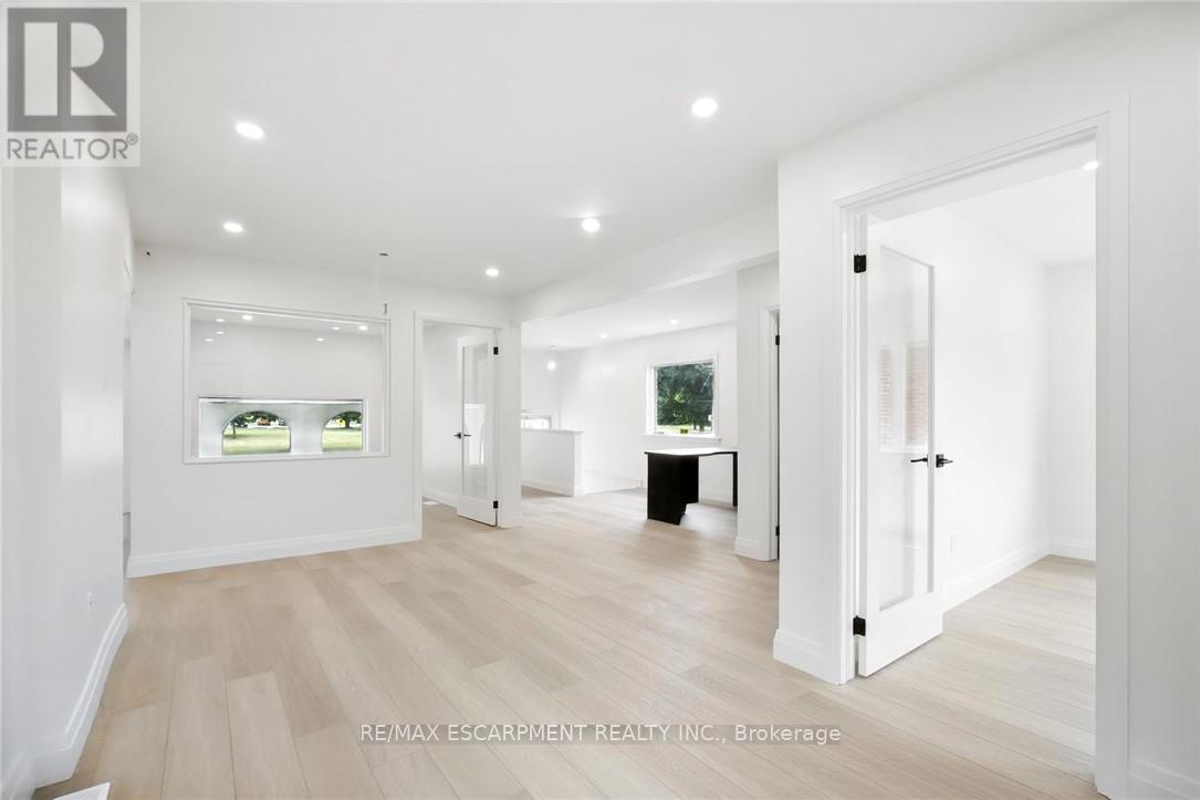 Photo 25 of 1583 Main Street E, Hamilton ON