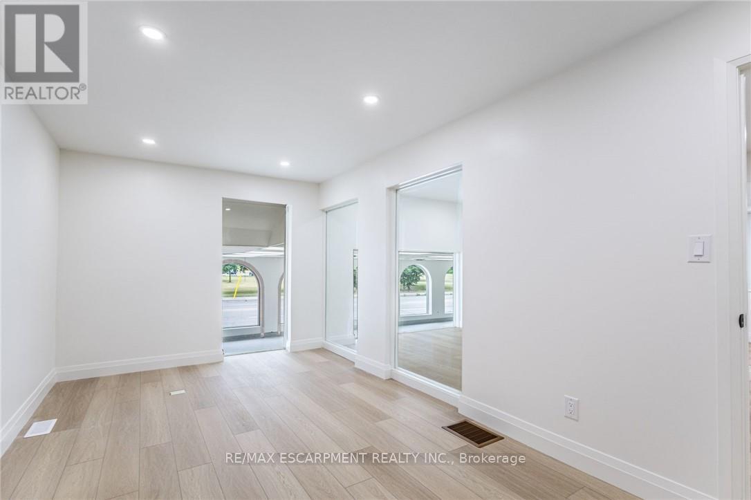 Photo 16 of 1583 Main Street E, Hamilton ON