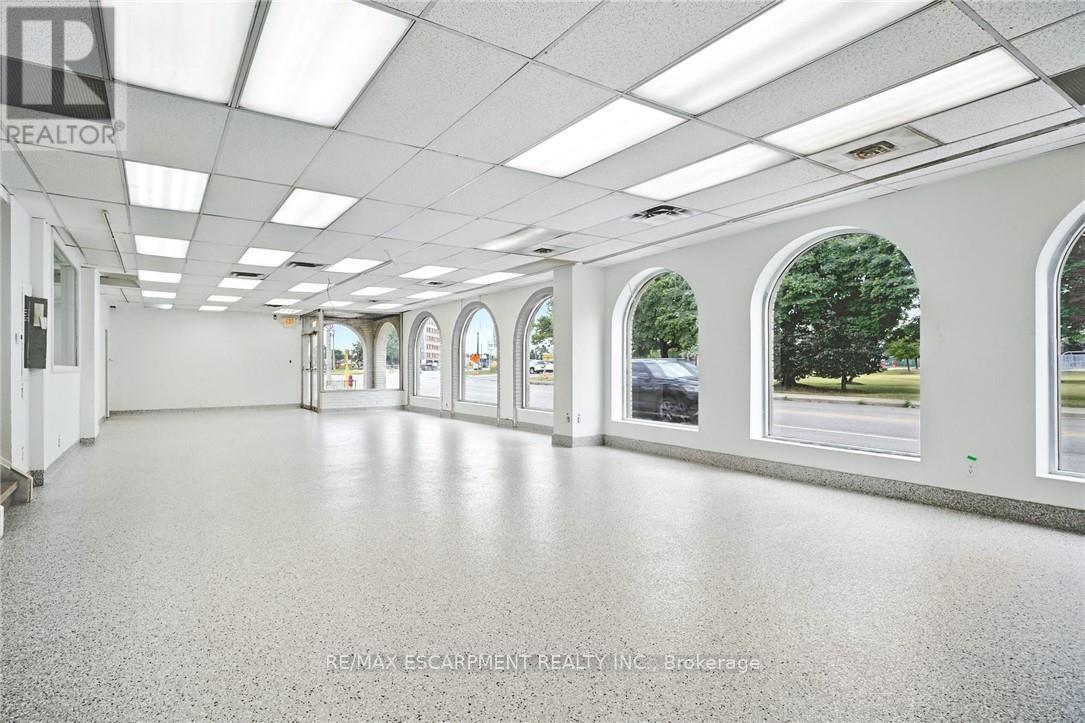 Photo 10 of 1583 Main Street E, Hamilton ON