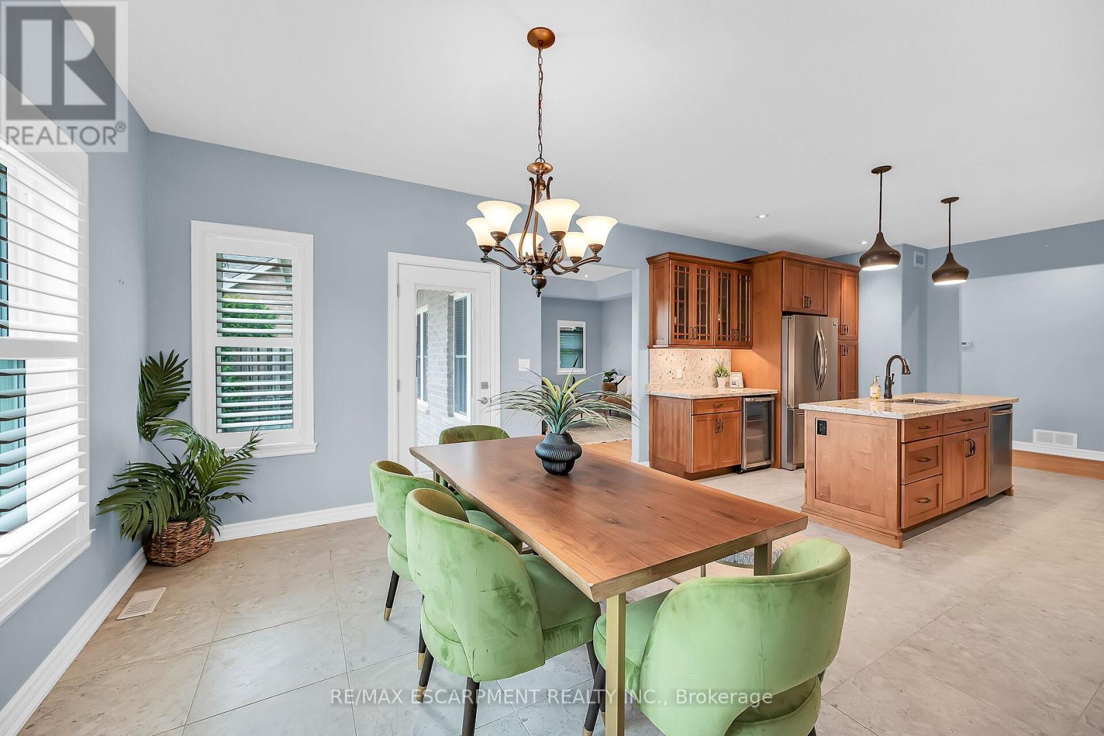 Photo 36 of 186 Donjon Boulevard, Norfolk ON