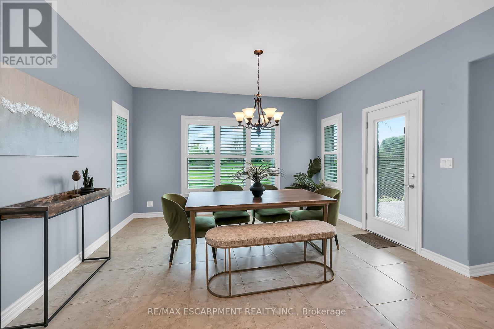 Photo 4 of 186 Donjon Boulevard, Norfolk ON